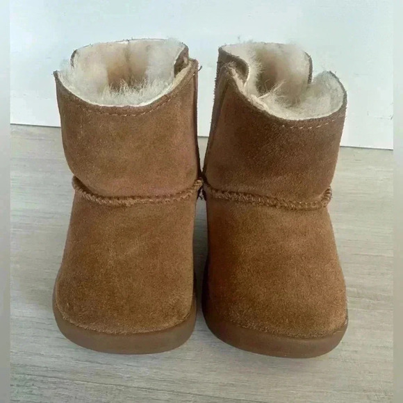 Ugg Unisex Keelan Suede & Shearling Booties sz 2-3 Chestnut - Picture 2 of 8